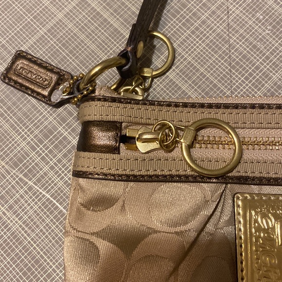 Coach Monogram Wristlet. NWOT - Picture 4 of 9
